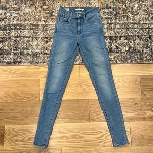 EUC Levi's 720 Womens Size 24 Light Denim High Rise Super Skinny Jeans